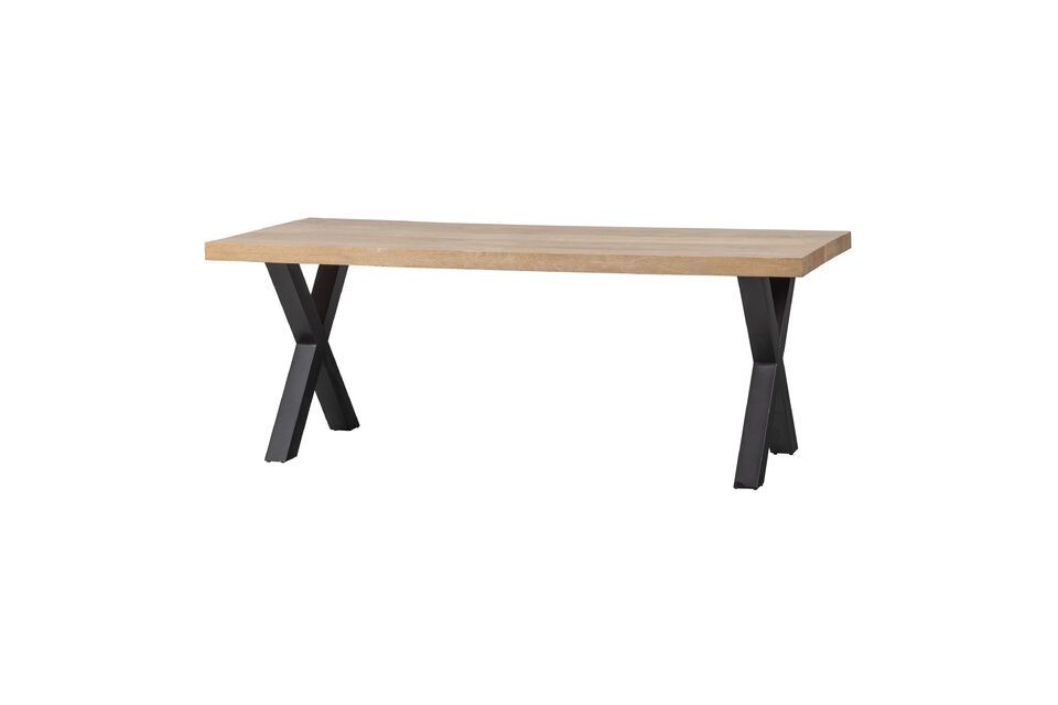 Met zijn witgekalkte afwerking en Alkmaarse metalen poot is deze tafel zowel stevig als elegant