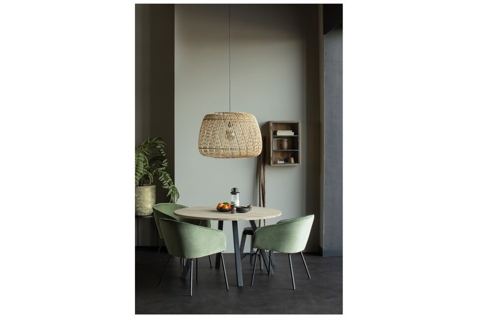 De Tablo massief eiken tafel is een perfecte keuze voor liefhebbers van minimalistisch design en