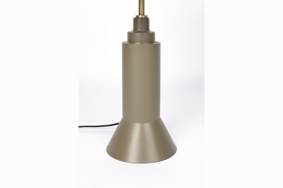 Deze lamp is ontworpen om zowel robuust als elegant te zijn