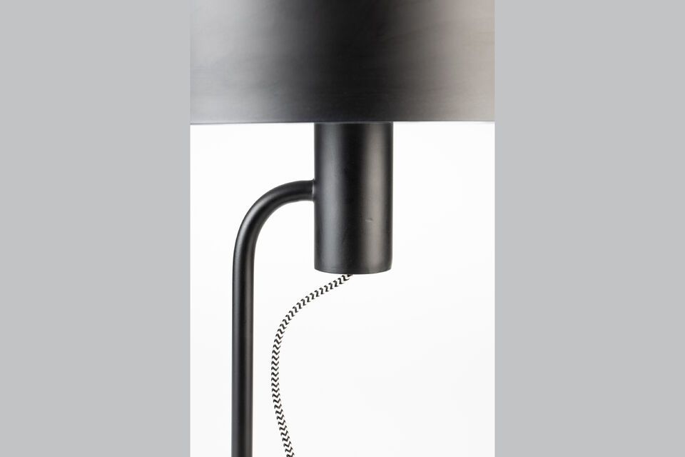De lamp is licht en weegt slechts 2 kg