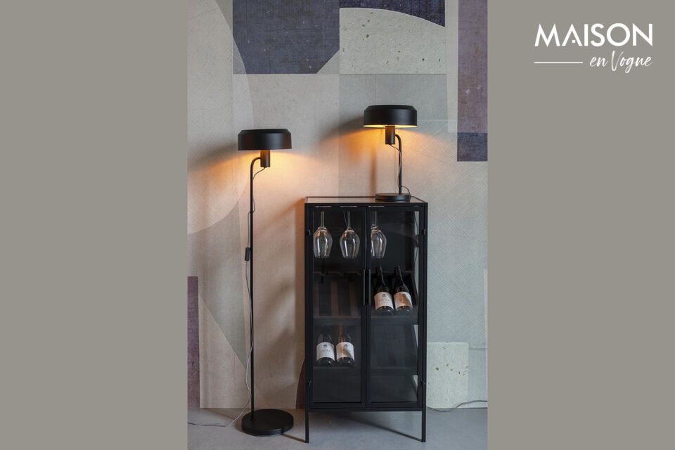 Ontdek een vleugje moderniteit dat eenvoud en elegantie combineert met de zwarte ijzeren tafellamp