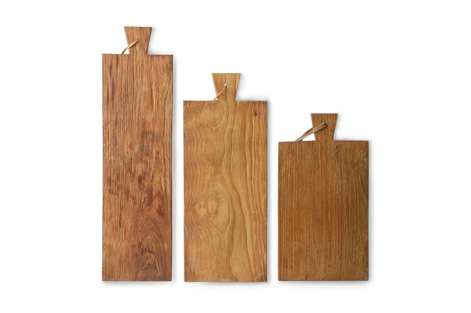 Praktisch en decoratief is de Passel teakhouten broodplank (set van drie) een authentiek model met