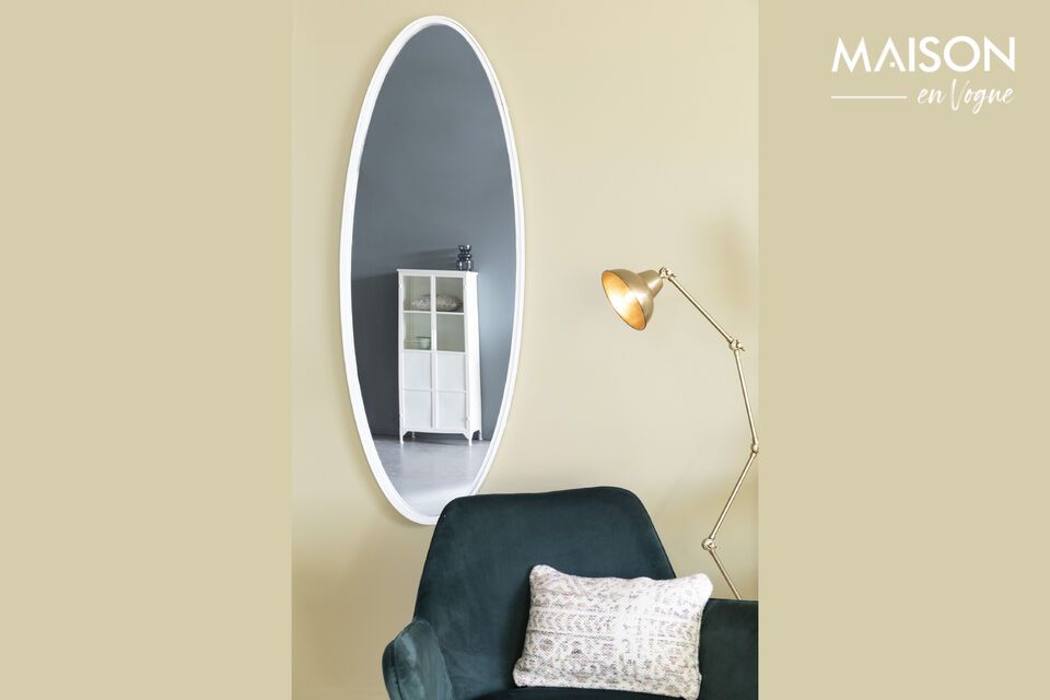 Miya spiegel, elegante metallic afwerking, verfijnde industriële sfeer.