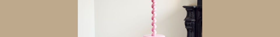 Benadrukte materialen Twister roze aluminium lampvoet