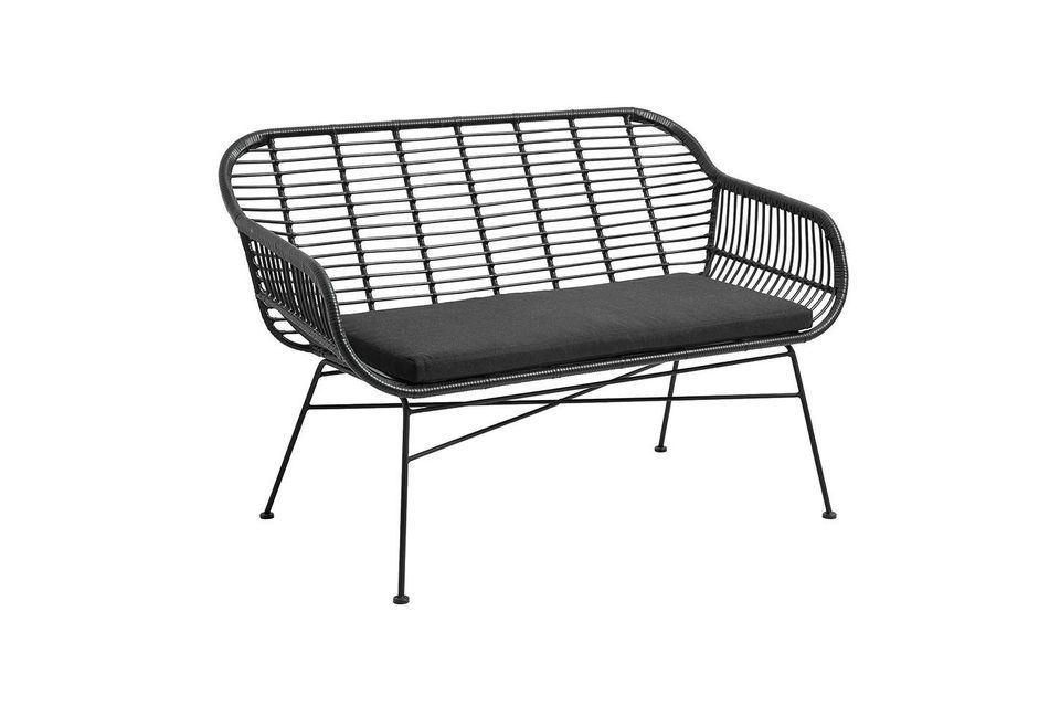 De tuinbank met Nordal Cushion is ideaal om uw buitenruimte in te richten