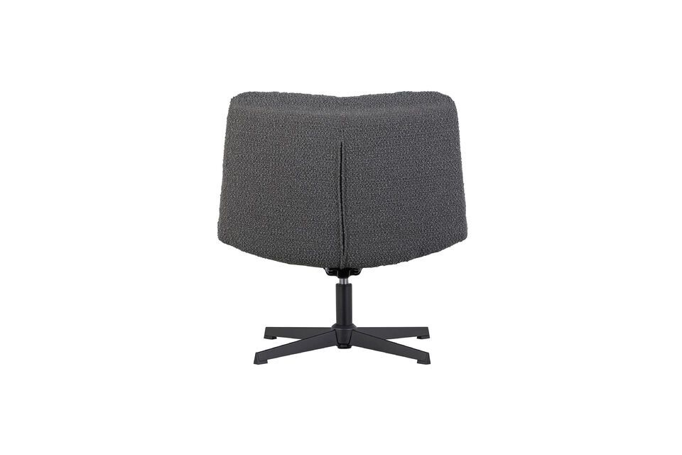 Praktisch in onderhoud en duurzaam, de stoel is 80 cm hoog, 75 cm breed en 75 cm diep
