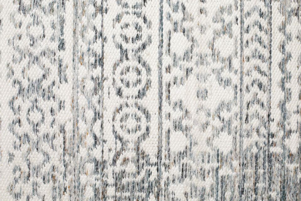 Voeg elegantie en comfort toe met ons handgemaakte wollen vloerkleed.