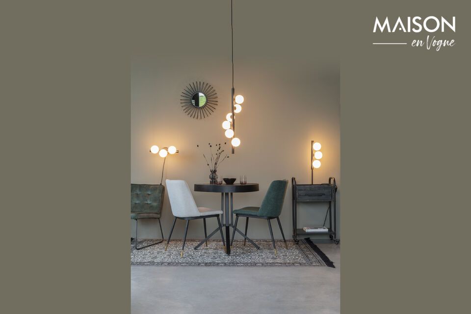 Breng een vleugje ingetogen elegantie in je ruimte met onze Monica witte glazen wandlamp