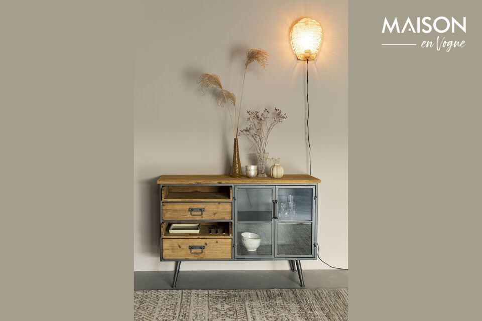 Deze wandaccessoire is goudkleurig en met precisie gemaakt van hoogwaardig metaal