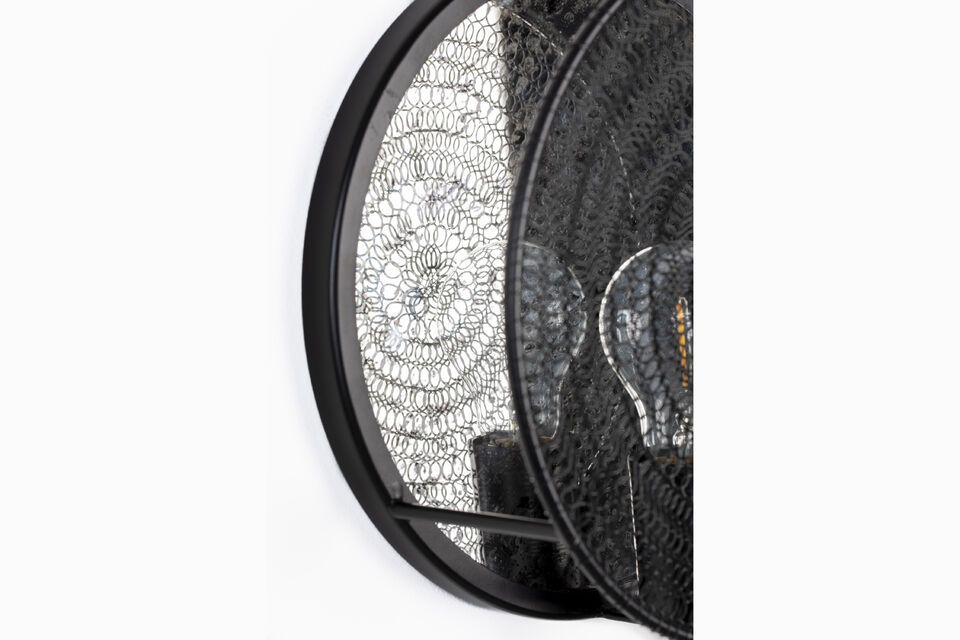 Kies voor onze zwarte metalen wandlamp en voeg een nieuwe dimensie toe aan je kamers