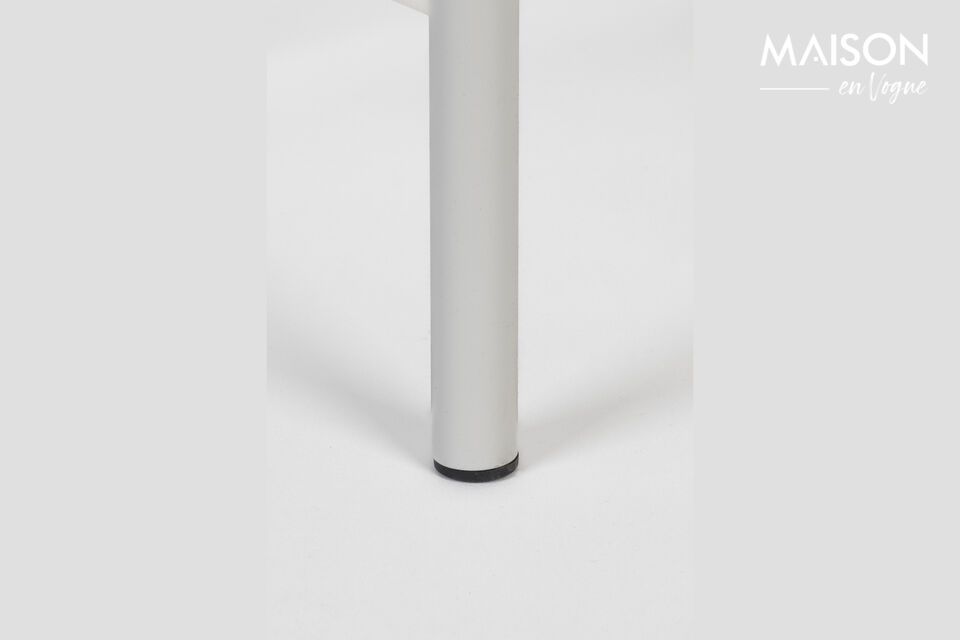 Deze bijzettafel leent zich voor een breed scala aan combinaties: een subtiel neergelegd boek