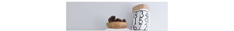 Benadrukte materialen Witte houten kledingkast Rij