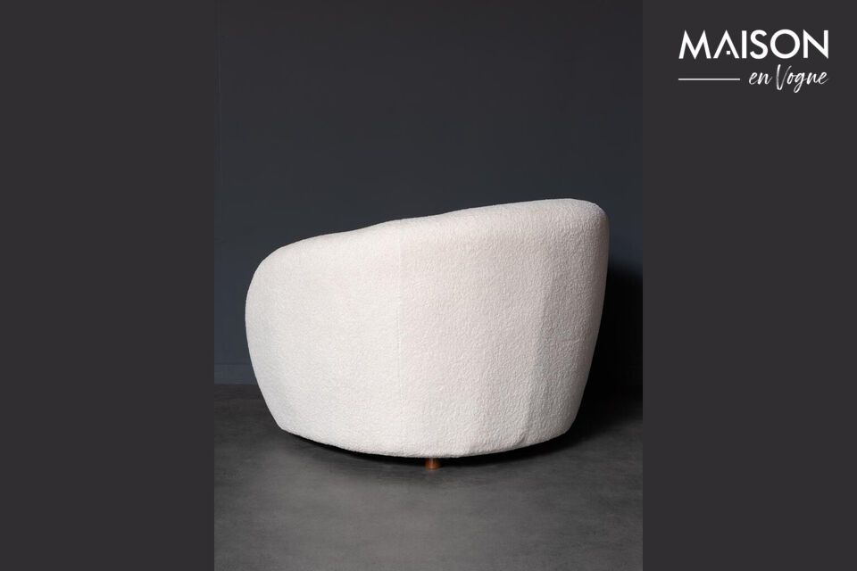 Deze fauteuil is gemaakt van gerecycled PET en combineert duurzaamheid en een bewust ontwerp