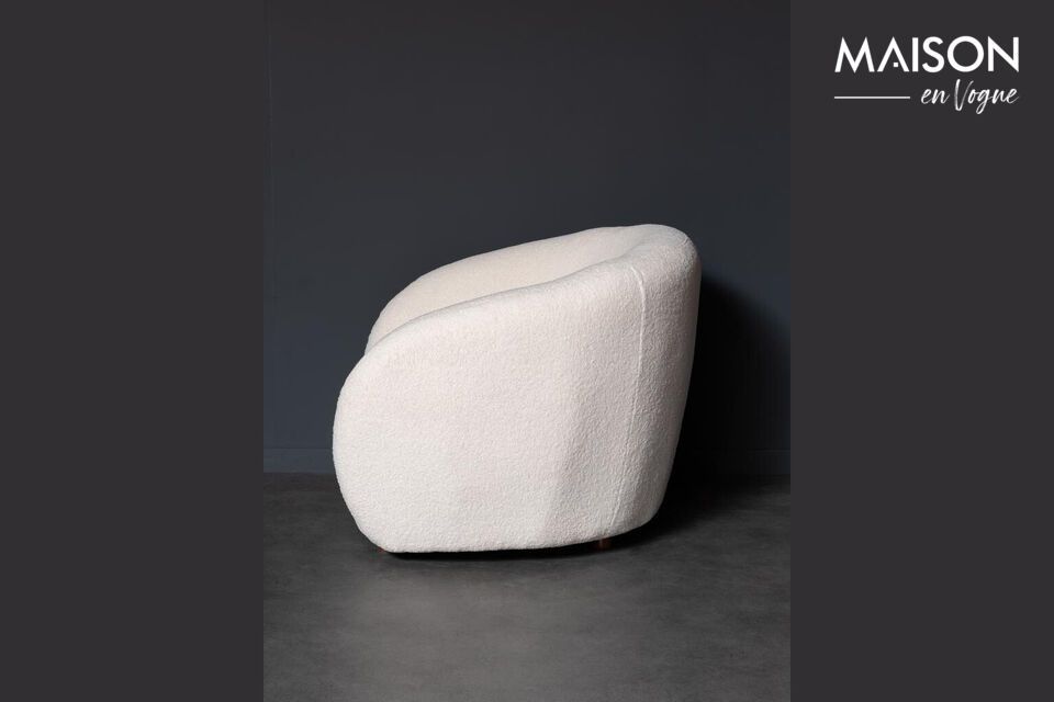De royale afmetingen van deze fauteuil