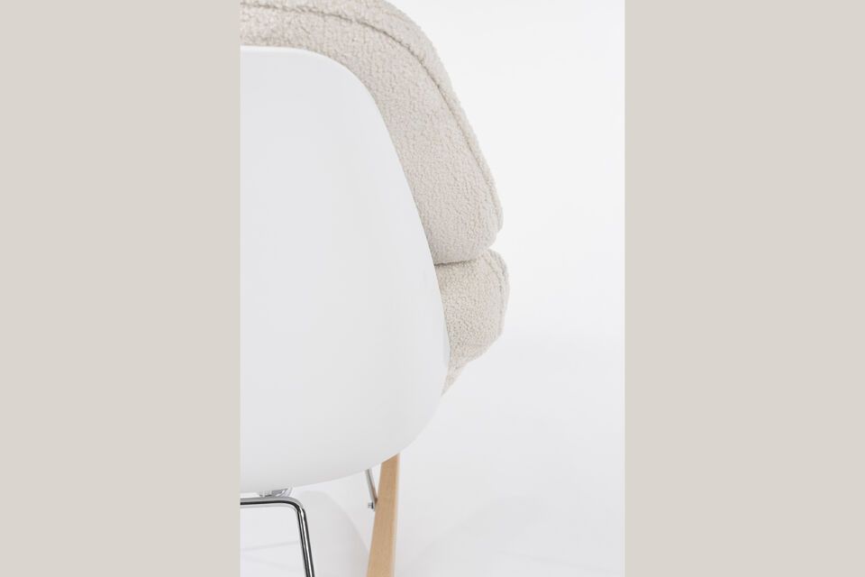 De eenvoudige en elegante Rocky witte stoffen fauteuil is de perfecte aanvulling op elke moderne of