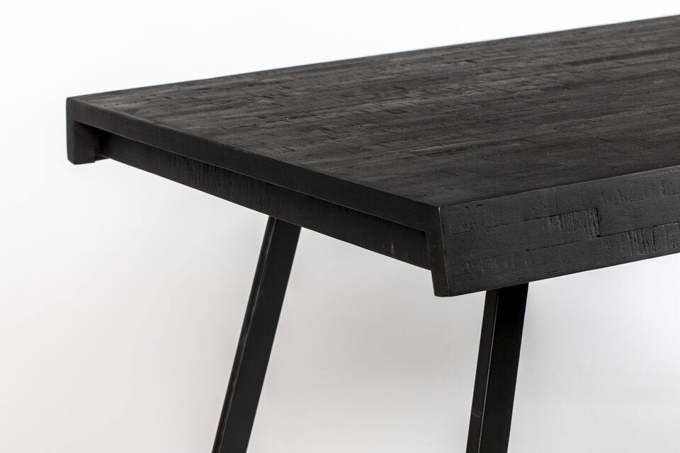 Het robuuste hout zorgt voor een uitzonderlijke duurzaamheid en stabiliteit
