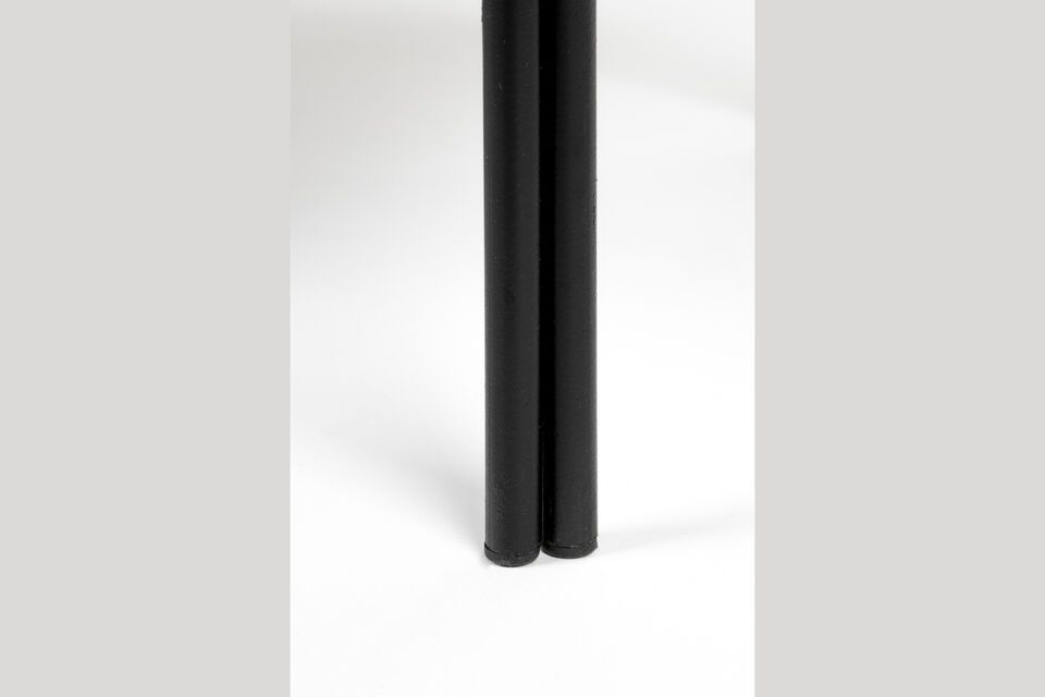 Zodra het frame is geplaatst, plaats je gewoon de glazen planken erop