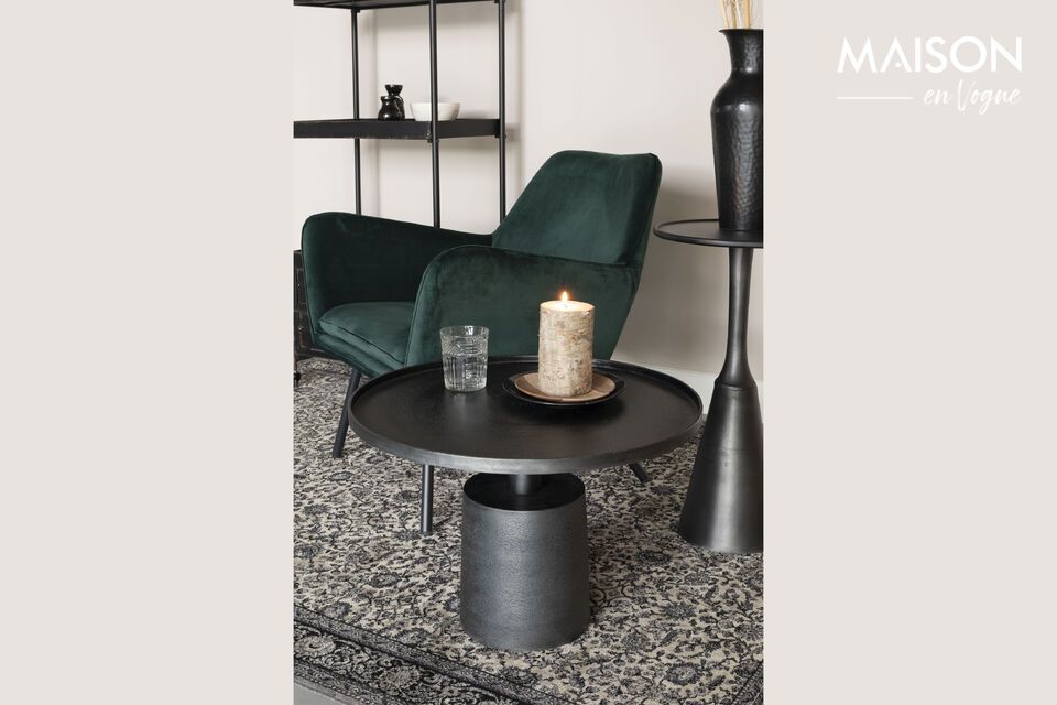 Deze tafel is gemaakt van stevig aluminium en belooft duurzaamheid en stevigheid