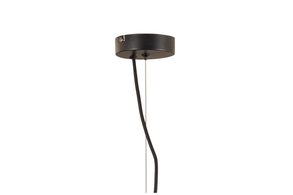 De zwarte hanglamp Arie kan elke kamer van het huis verlichten en een welkome toets van design en