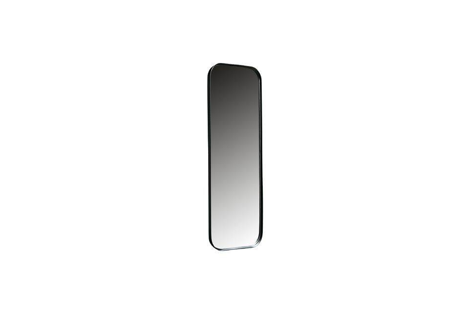 De ronde zwarte metalen spiegel Doutzen is een spiegel met metalen frame en waterdichte