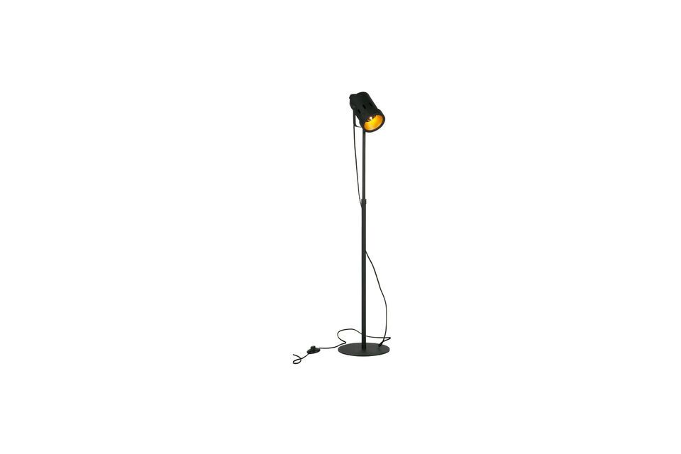 Met een hoogte van 92-162 cm is de Bente vloerlamp voorzien van een 1