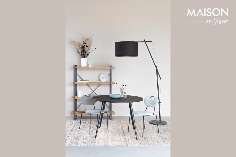 Ontdek elegantie en functionaliteit gecombineerd in onze nieuwe zwarte teakhouten eettafel